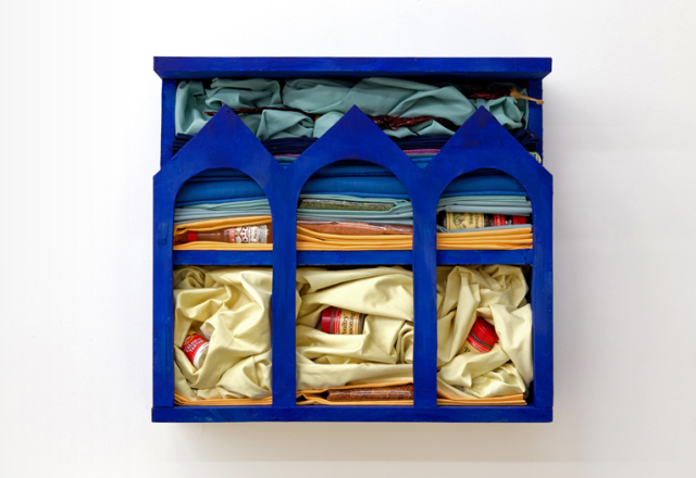 “Spice Shrine Giotto Blue”, 2014, wood, paint, fabric, spices, 18 x 20 x 6 in. Photo courtesy What Pipeline (http://whatpipeline.com/shows/11annespeier/1.html)